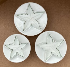 Wykrojniki z tłoczkiem - kwiaty 3 szt